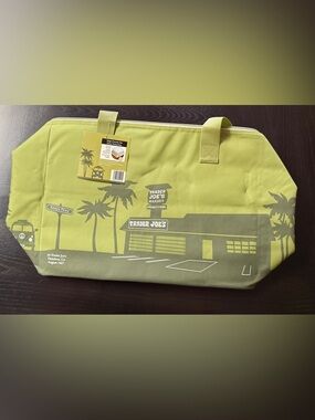 NEW Trader Joe’s Large Green Reusable Insulated Bag - Limited Edition